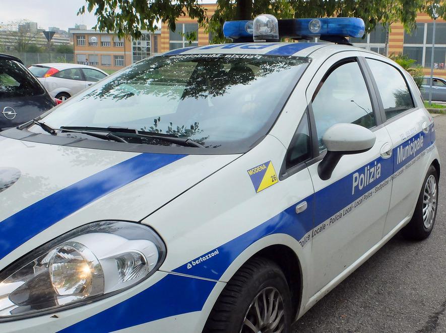 Ruba Porsche, si schianta l’auto era del suo capo