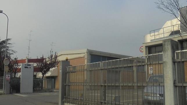 Un rumore violento e sviene al lavoro: operaia è ricoverata
