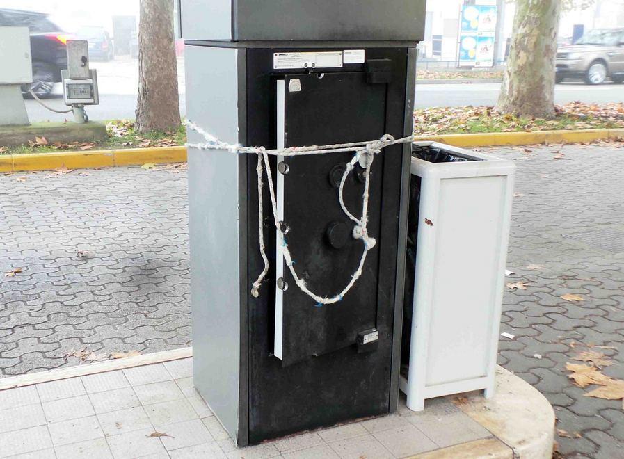 Scassinato il distributore Eni