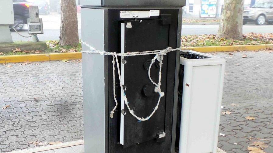 Scassinato il distributore Eni