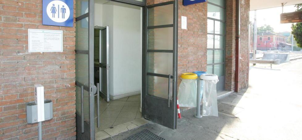 Rapina un prof nel bagno la Polfer l’arresta subito 