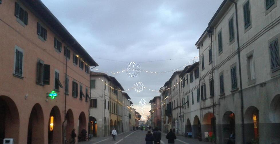 Luci di Natale ancora spente 