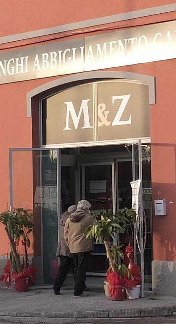 Ladro si ferisce mentre ruba all’alba in un ristorante 