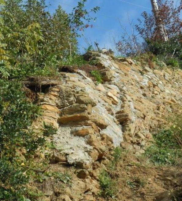 In sicurezza il muretto pericoloso di via Castello