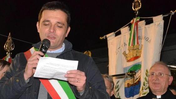 Silenzio e ricordo illuminati dalle fiaccole
