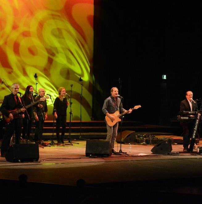 La band sempreverde Festa al Comunale pe i 50 anni dei Bertas 