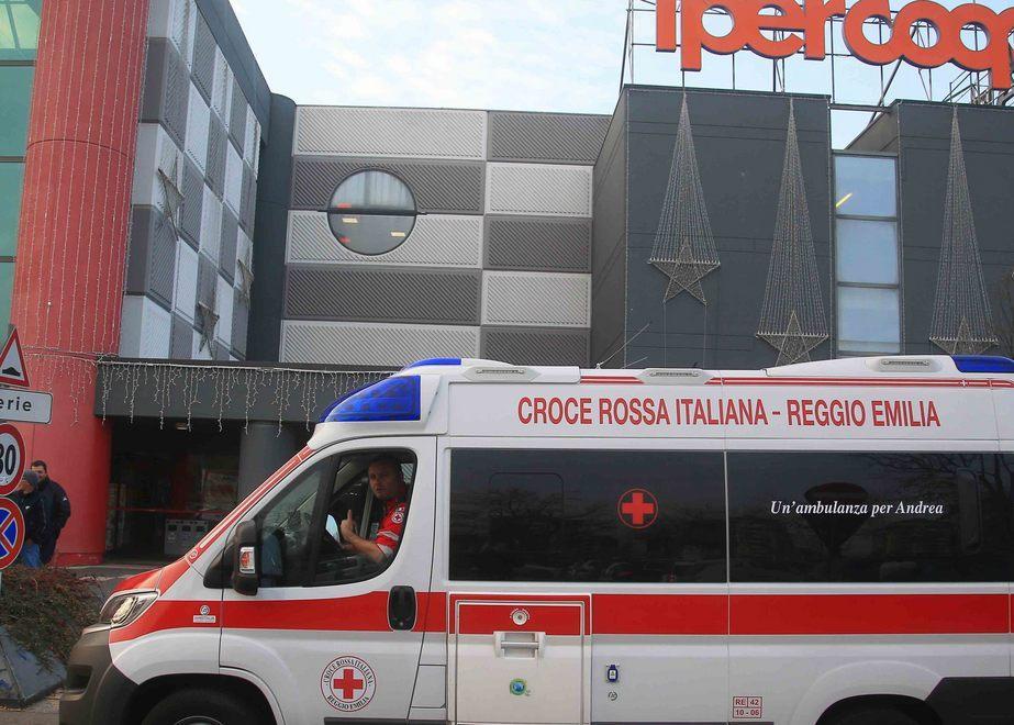 Fanno a cazzotti dentro l’Ipercoop