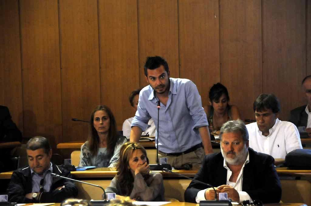 M5S: "Danno il via libera a discariche private" 