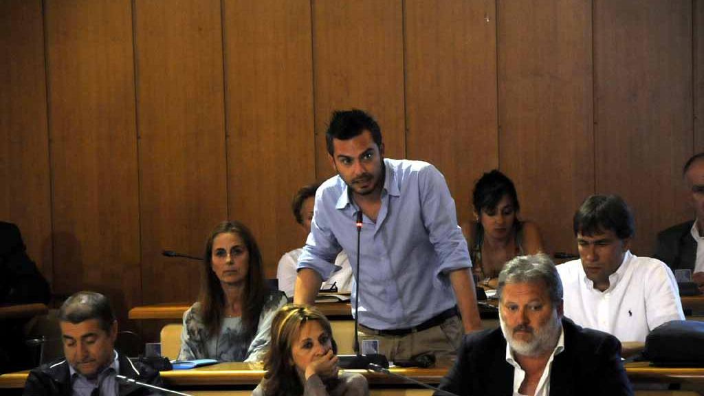 M5S: "Danno il via libera a discariche private"