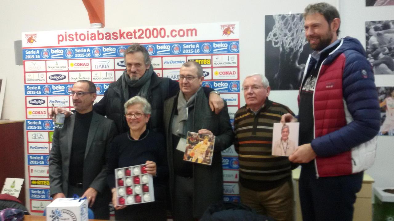 La conferenza stampa con l'associazione Raggi di Speranza e i dirigenti del Pistoia Basket