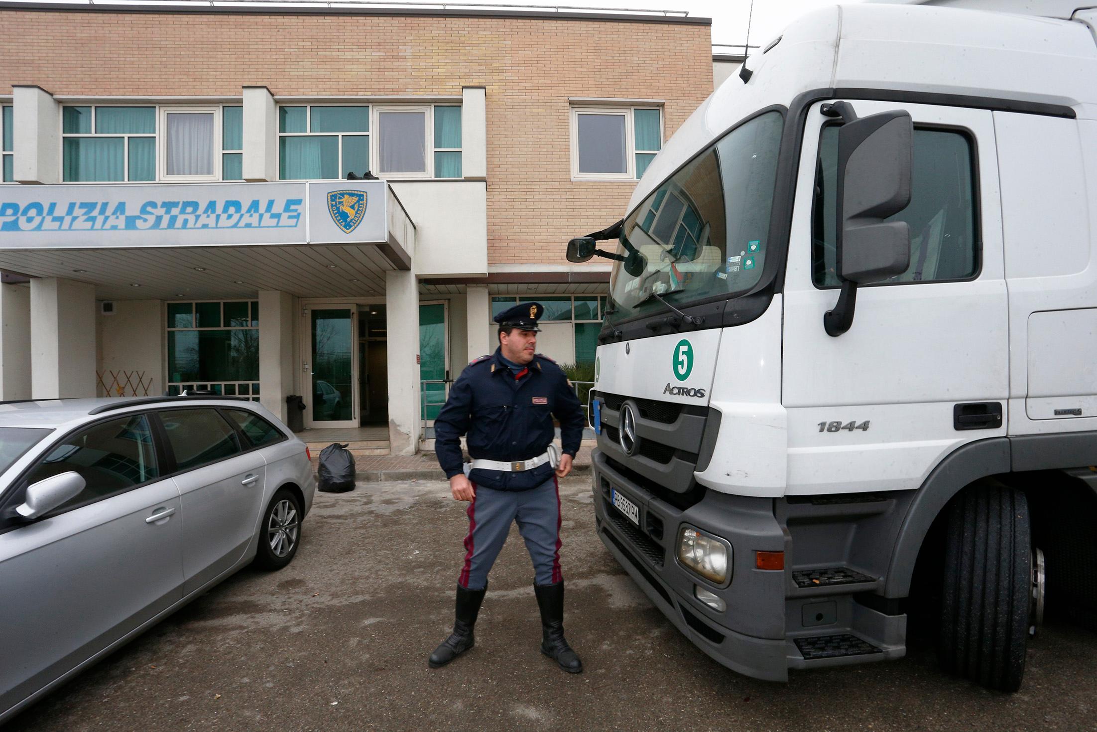 L'auto e il camion sequestrati dalla polstrada Modena Nord