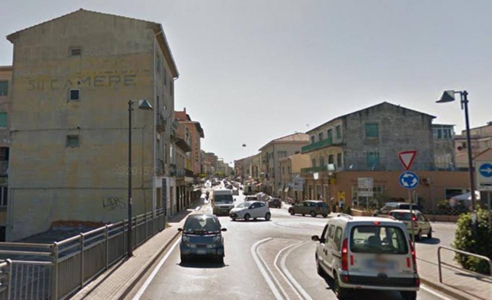 La rotatoria all'ingresso di Cecina