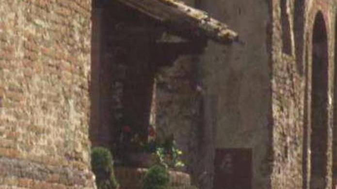 Rubano il Gesù bambino in un presepe del borgo