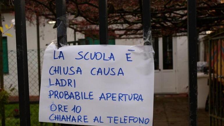 Arrivano le telecamere alla scuola Gandhi
