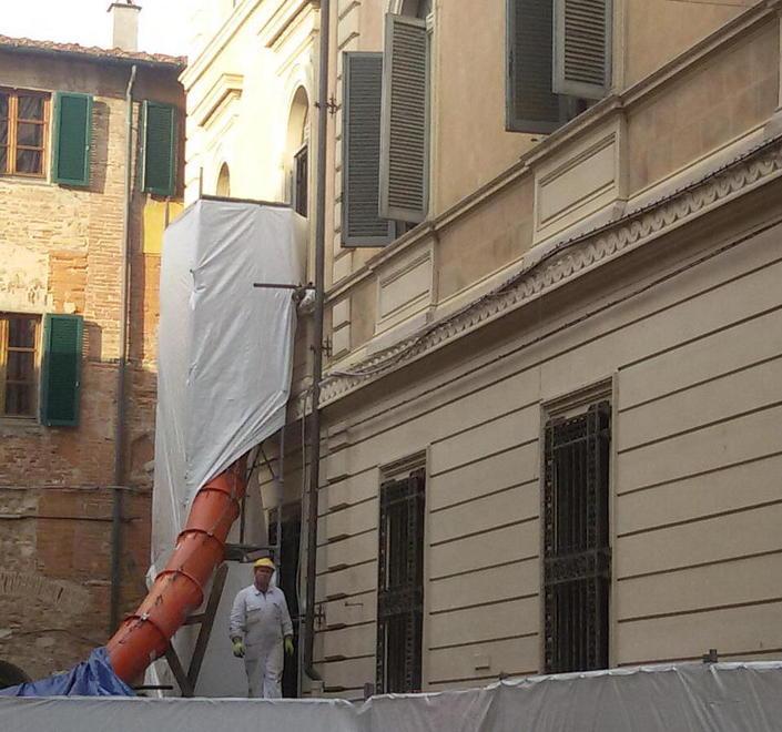 Operai in azione alla Sapienza cantiere aperto 