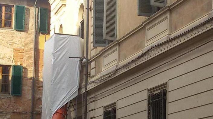Operai in azione alla Sapienza cantiere aperto