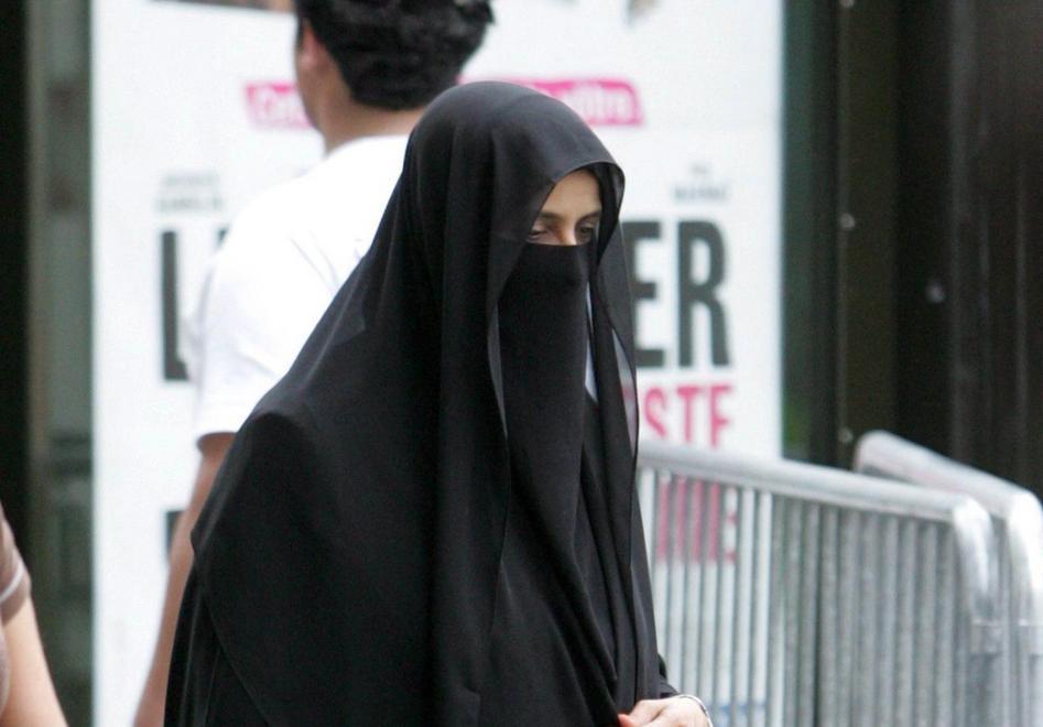 «No al burqa nei luoghi pubblici e aperti al pubblico»