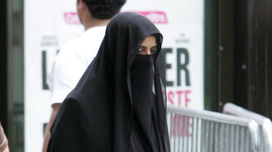 «No al burqa nei luoghi pubblici e aperti al pubblico»
