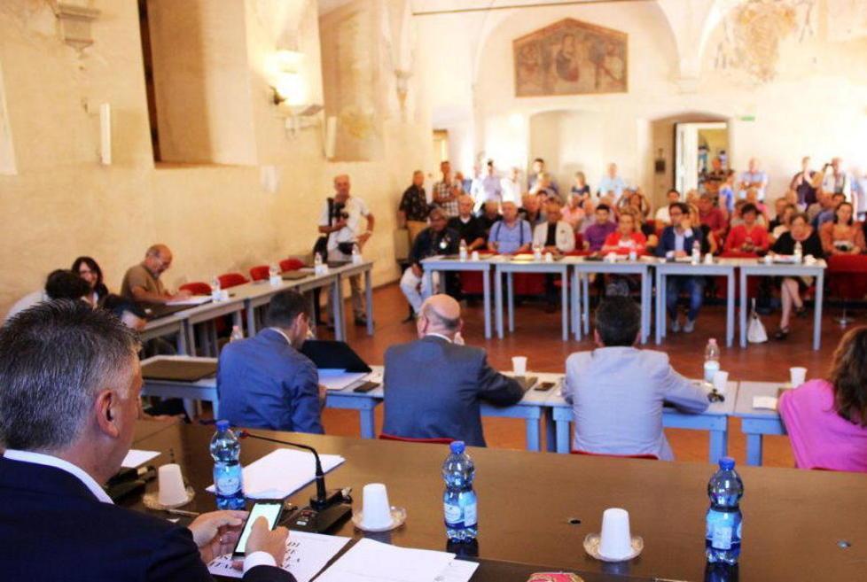 Ed è subito scontro politico tra maggioranza e opposizione