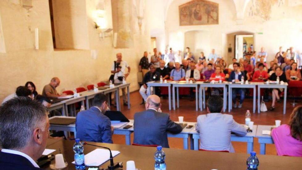 Ed è subito scontro politico tra maggioranza e opposizione