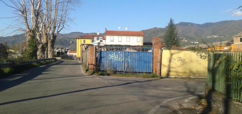 Incontro per abbattere il muro che crea un pericolo 
