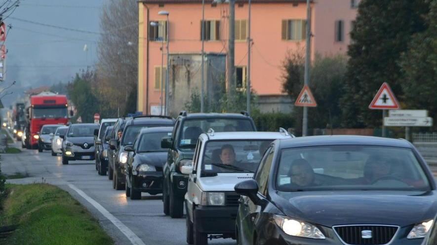 Un tamponamento e il traffico è in tilt Le strade scoppiano