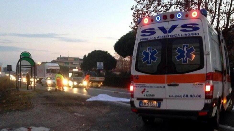 Muore investita da un’auto mentre attraversa la strada