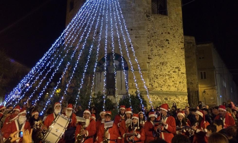 Accese le luminarie di Natale