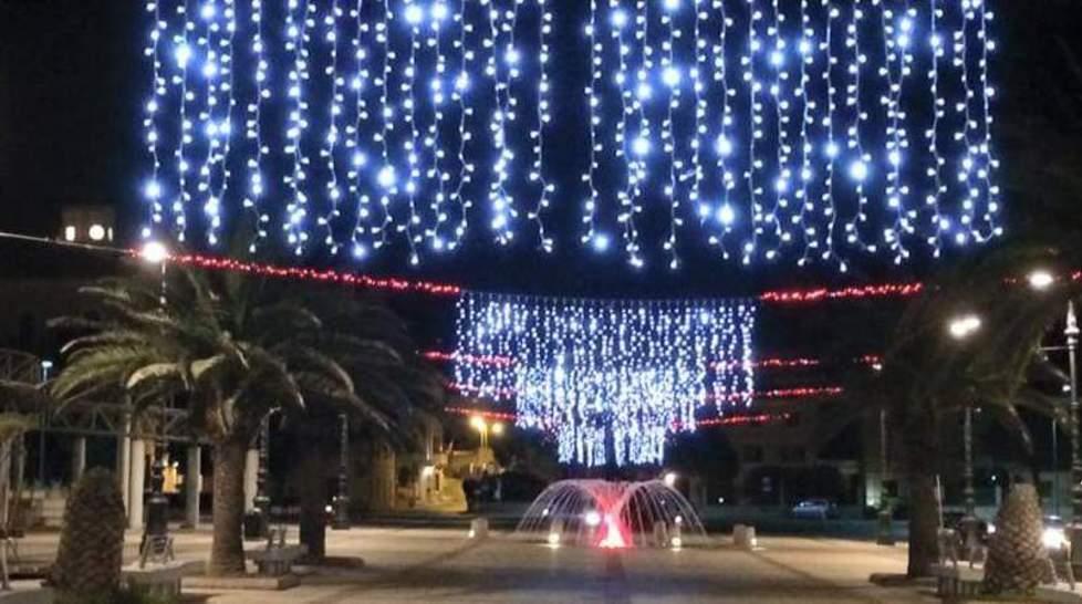 Il Comune spegne il Natale in via Vittorio Emanuele