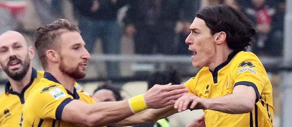 Militello e Striscia consegnano l’oscar a ‘Rocky’ Nardini: il gol più bello è il suo 