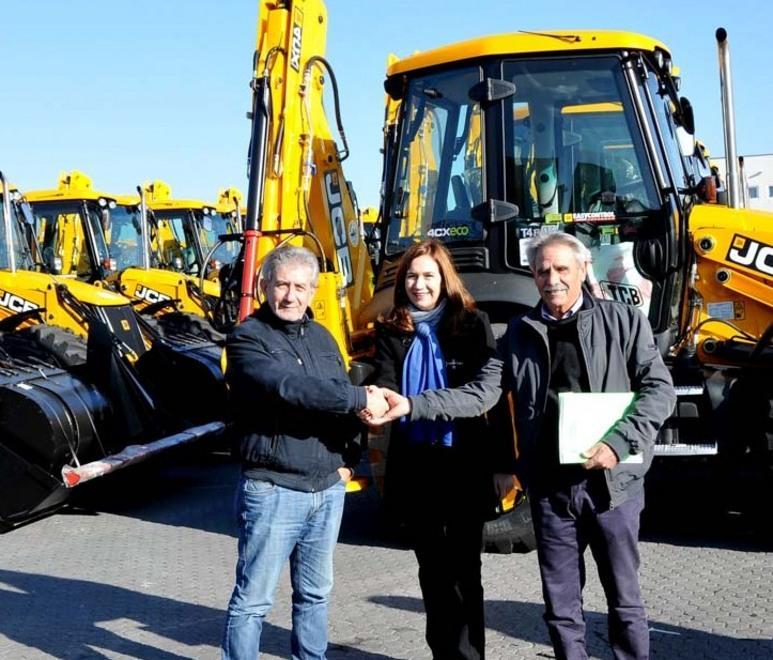 La Regione Sardegna regala 266 ruspe, minibus e fuoristrada 
