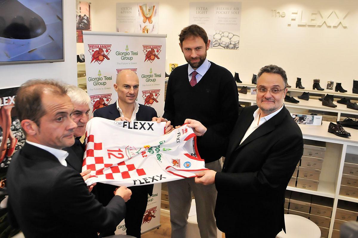 La presentazione della maglia del Pistoia Basket col nuovo sponsor The Flexx