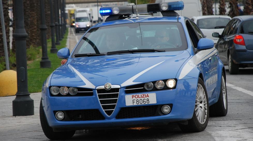 Un'auto della polizia