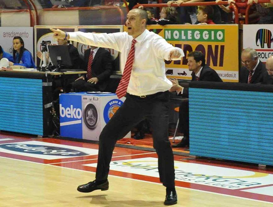 Il tecnico della Tesi Group Pistoia Basket, Vincenzo Esposito