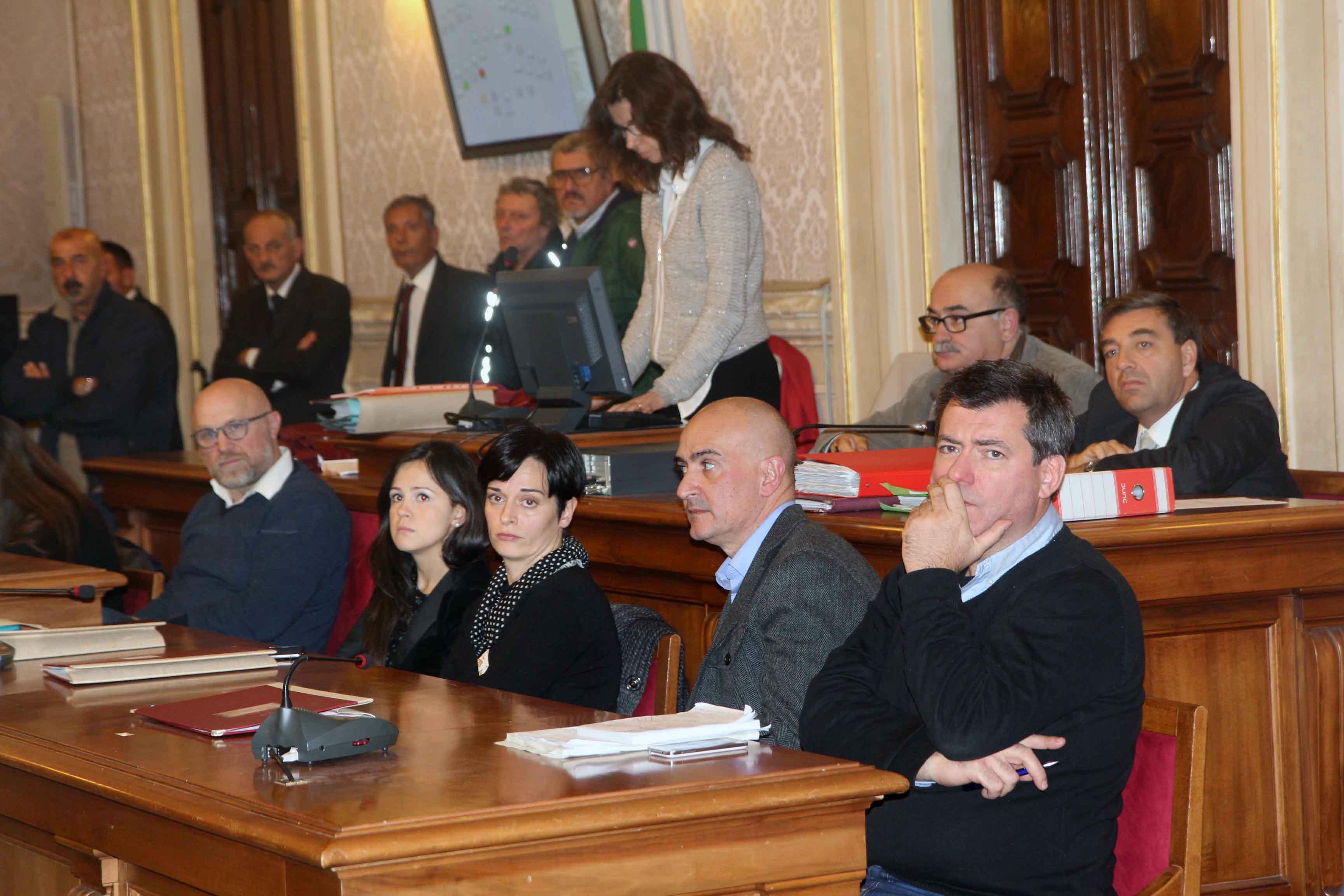 Il banco della giunta comunale di Livorno
