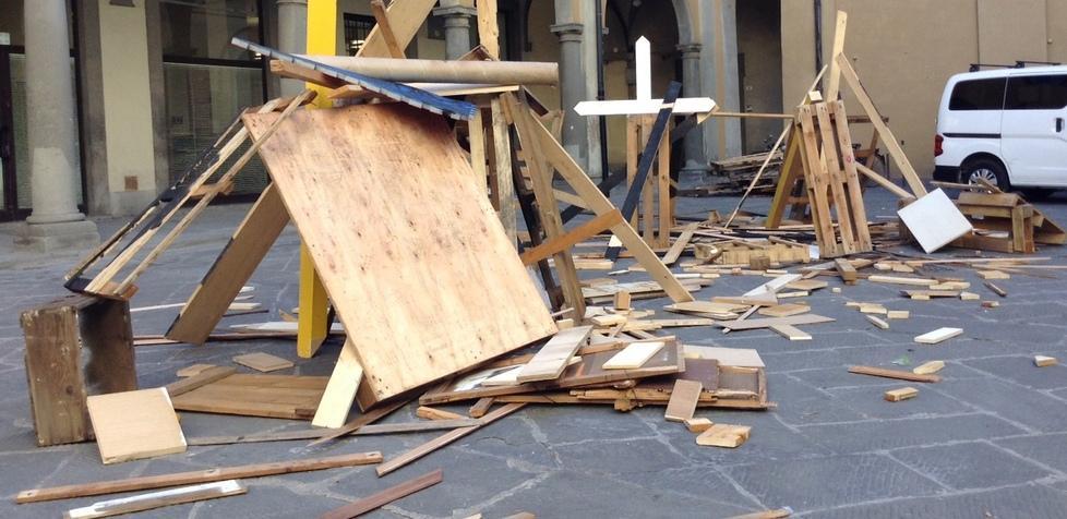Scarti di legno? No è un’installazione