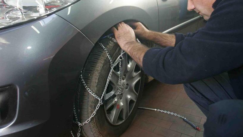 Tre multati per l’assenza di catene a bordo dell’auto