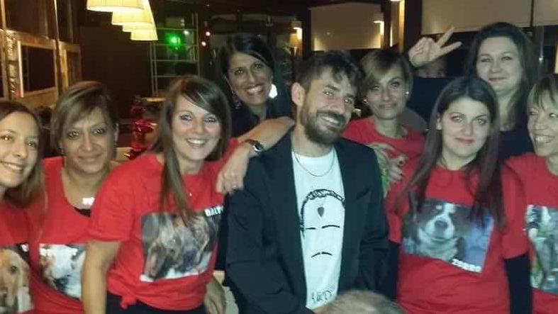 In centinaia al party per i cani abbandonati