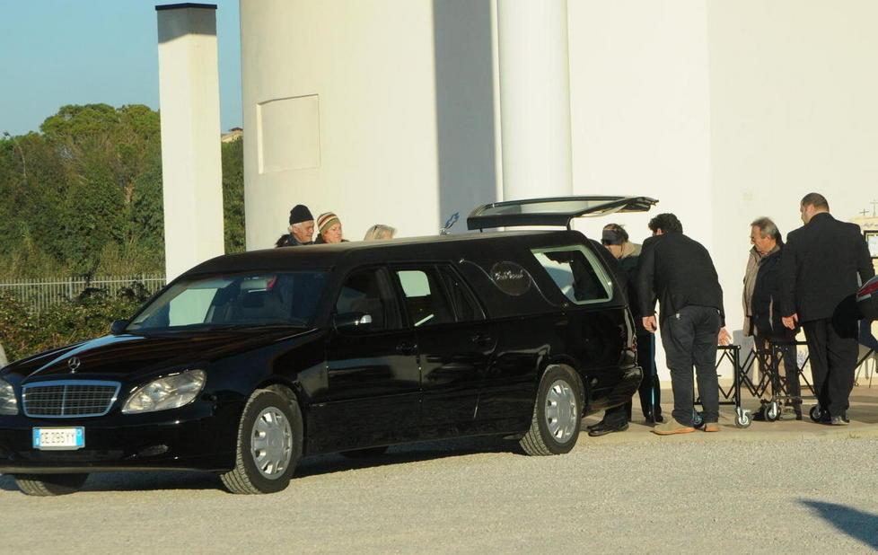 Colletta per il funerale dell’amata mamma 