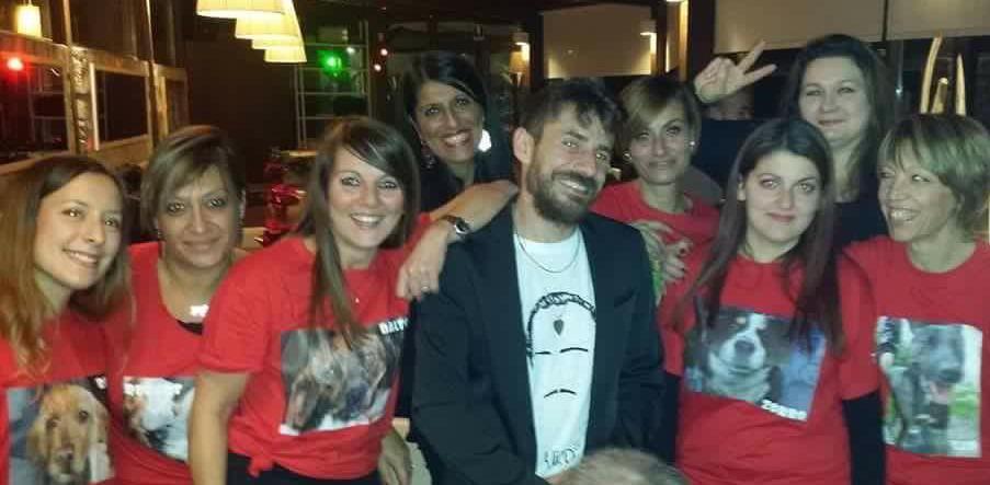 In centinaia al party per i cani abbandonati 