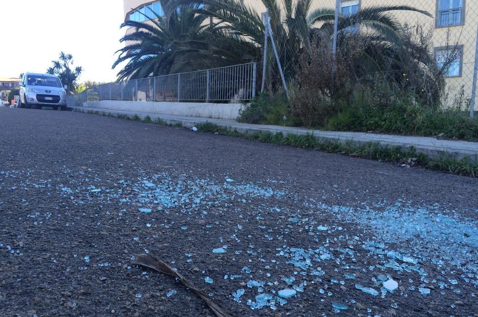 Via Piu al buio da mesi, ogni sera un raid vandalico 