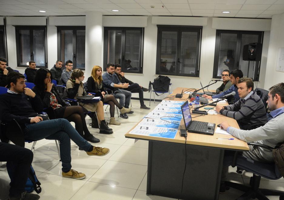 Universitari in piazza contro la beffa dei “falsi ricchi” Isee 