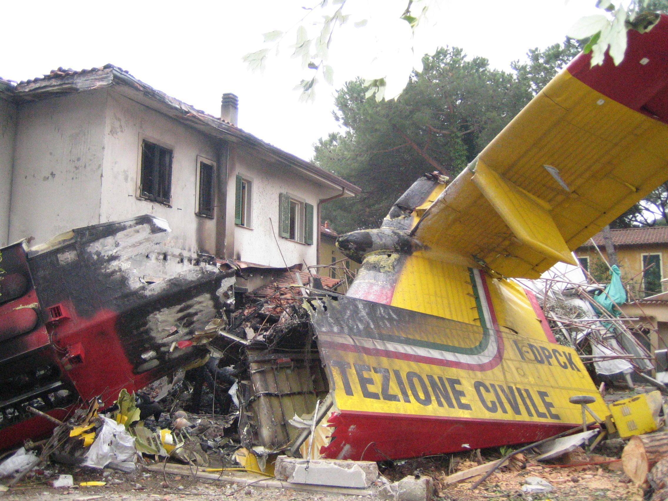 Il canadair schiantatosi a Forte dei Marmi