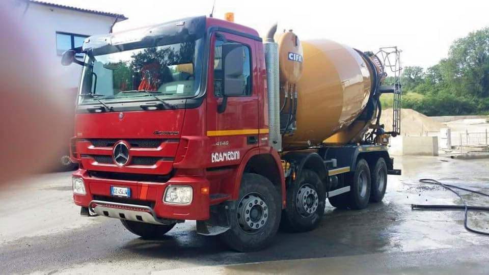 Uno dei tre camion della ditta Bramerini rubati ad Arcidosso