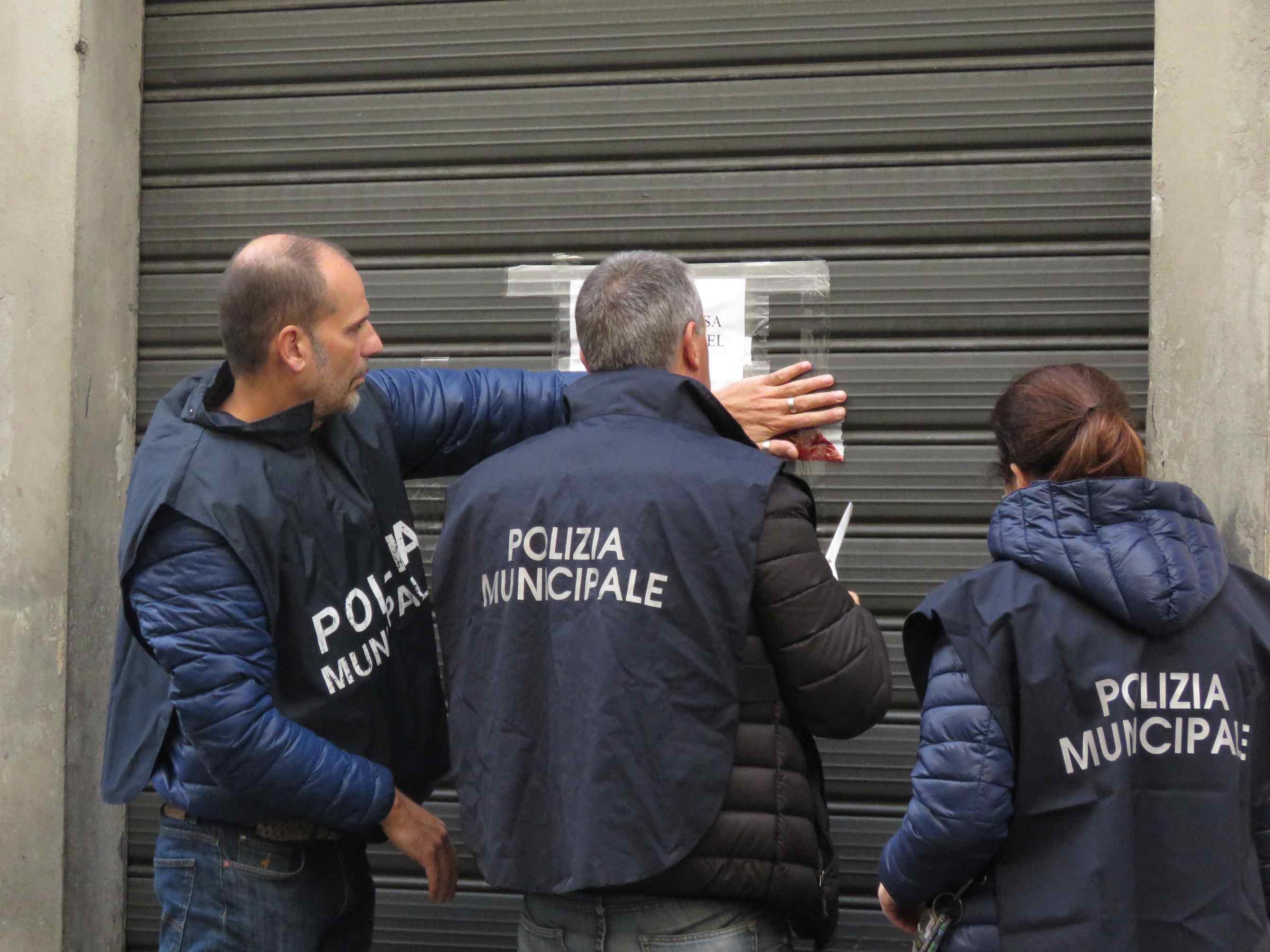 La polizia municipale mette i sigilli al market di via Santa Margherita
