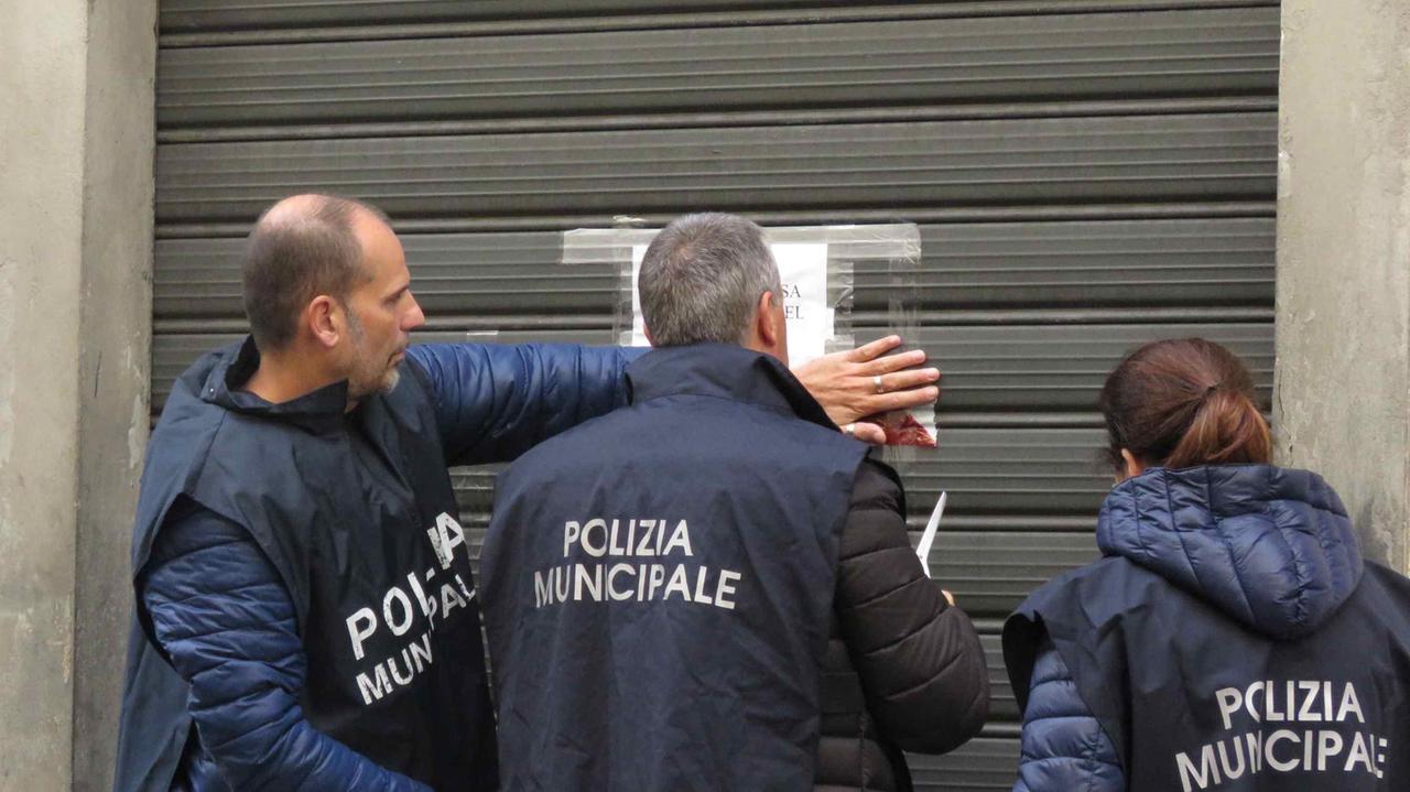La polizia municipale mette i sigilli al market di via Santa Margherita
