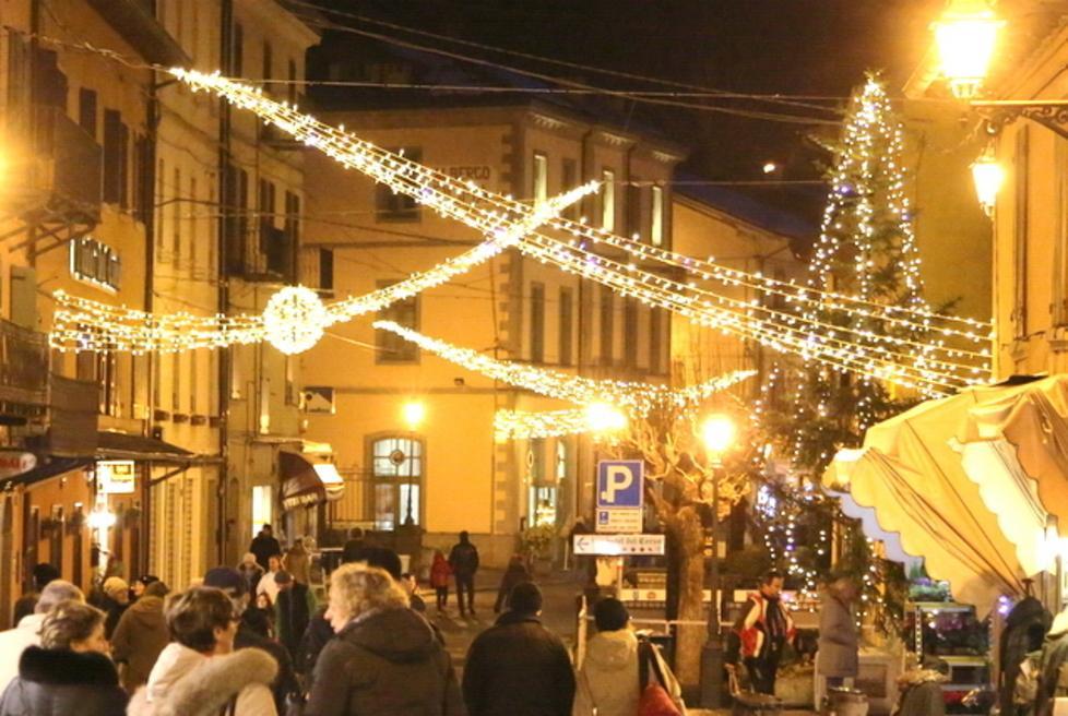 Natale, le luminarie arrivano nelle frazioni