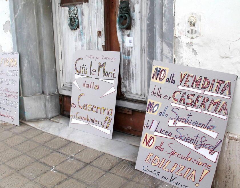Vendere l’ex caserma ai privati? No grazie 