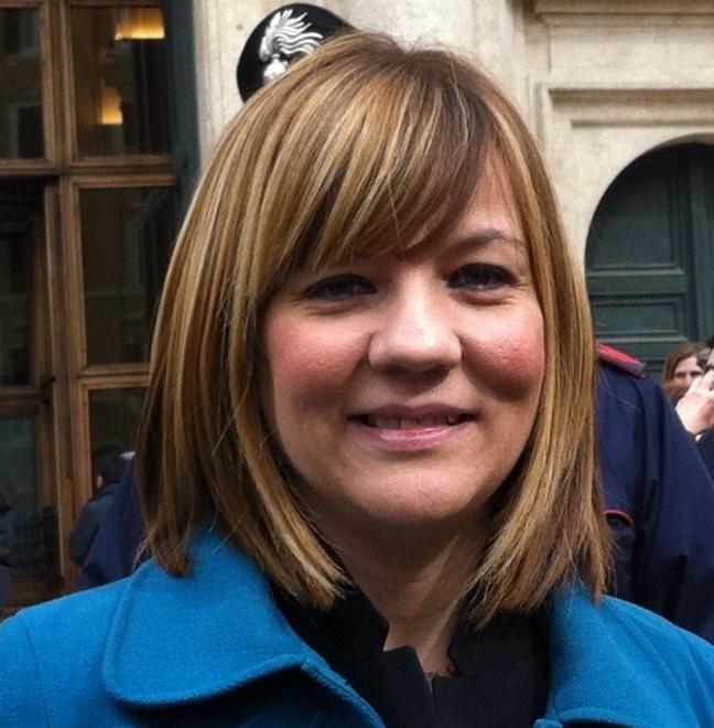 Pili accusa: una farsa E con la sua Fiat 500 supera il treno veloce 