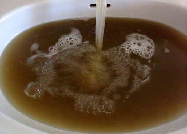 Acqua non potabile, la beffa continua 